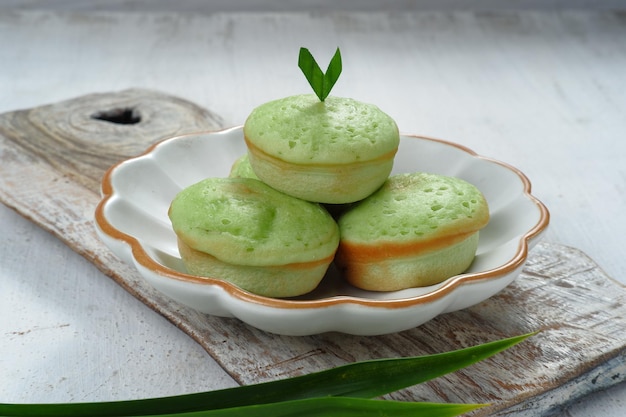 kue apam o apem spuntino dolce tradizionale indonesiano.