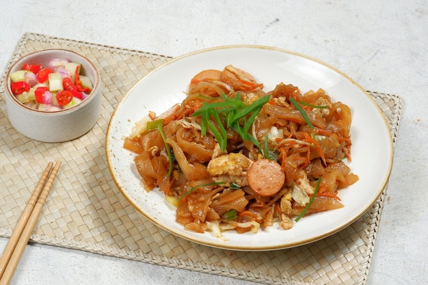 kwetiaw goreng o chiamato Char Kwe TeowPopular in Indonesia, Malesia e Singapore