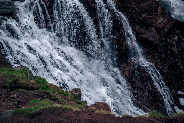 l'acqua della cascata scorre a nord