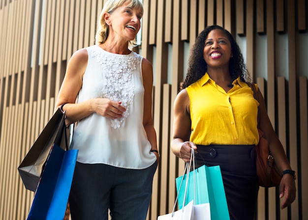 L&#39;acquisto di femminilità della donna si rilassa il concetto