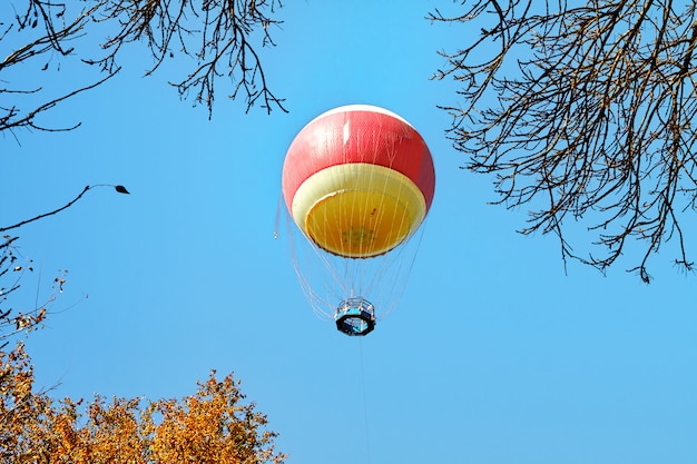 L'aerostato dentro si rannuvola il parco di Yarkon, Tel Aviv