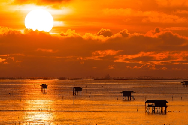 L'alba sul mare