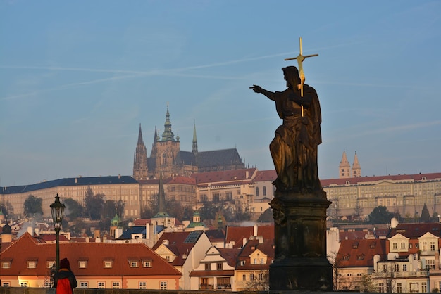 L'alba sul Ponte Carlo a Praga