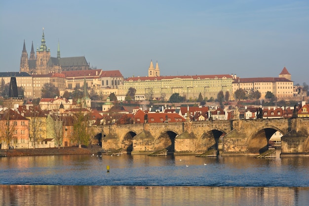 L'alba sul Ponte Carlo a Praga