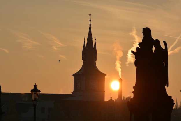 L'alba sul Ponte Carlo a Praga