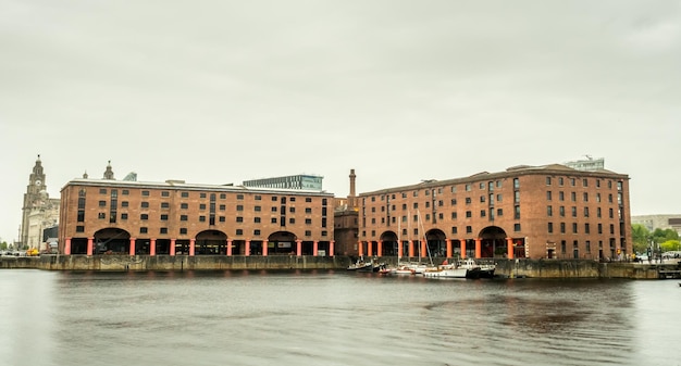 L'Albert Dock il luogo del patrimonio mondiale dell'UNESCO nella città di Liverpool in Inghilterra