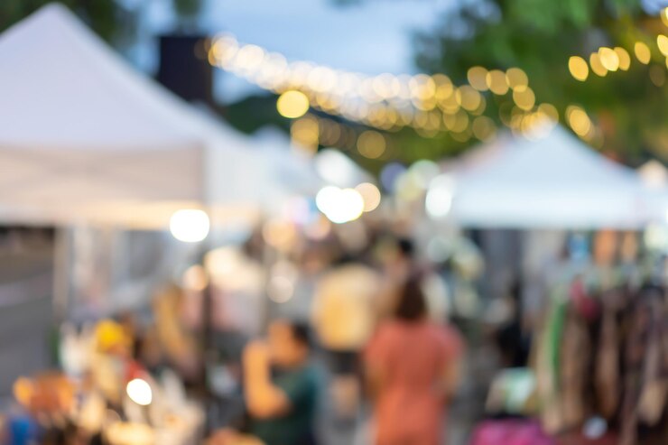 L'ambiente sfocato della fiera del mercato intorno alla comunità commerciale e al mercato situato in Asia