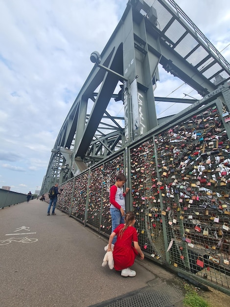 L'amore si blocca sul ponte