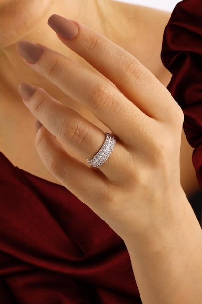 L'anello è realizzato dal marchio nuziale.