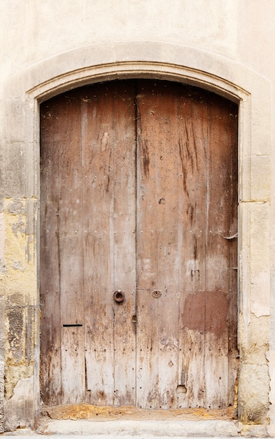 L'antica una porta di legno in Spagna