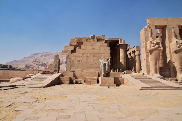 L'antico tempio di Ramesseum a Luxor, in Egitto