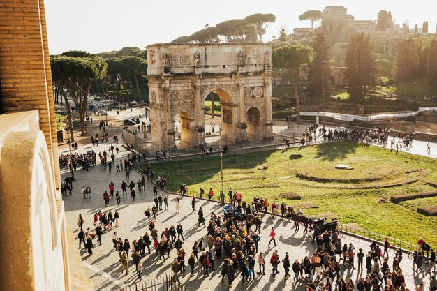 L'Arco di Costantino durante la giornata di sole primaverile.