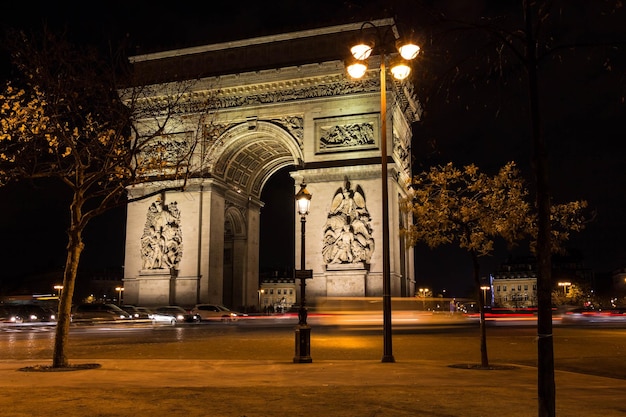 L'Arco di Trionfo di notte