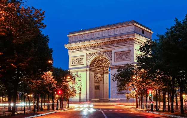 L'Arco di Trionfo in serata Parigi Francia