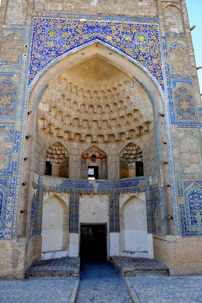 L'arco e le porte dell'antico ornamento tradizionale asiatico Architettura dell'Asia centrale medievale