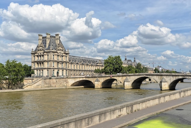 L'argine della Senna a Parigi