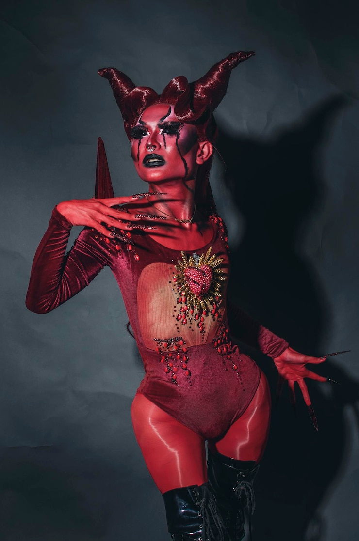 Foto l'artista drag slaytina a manila, nelle filippine