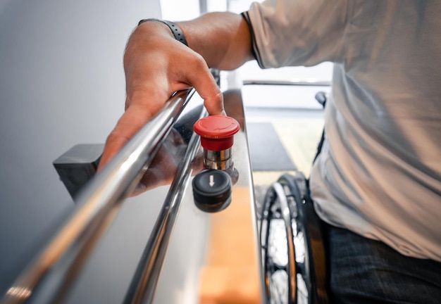 L'ascensore speciale per la persona con disabilità fisica