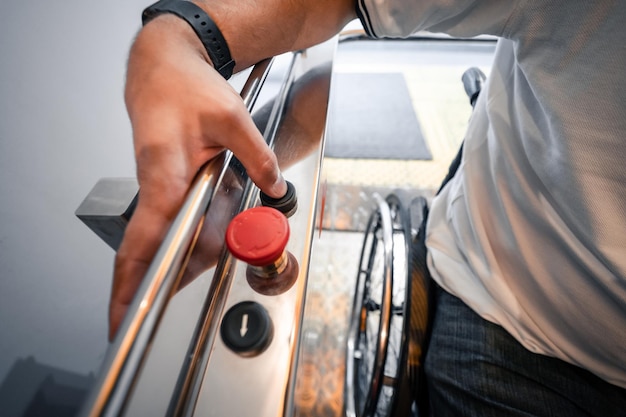 L'ascensore speciale per le persone con disabilità fisiche