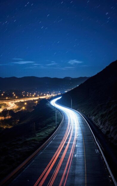 L'autostrada serena sotto il cielo stellato