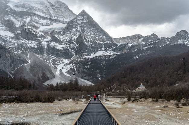 L'autunno alla riserva naturale di Yading nella contea di Daocheng, Cina