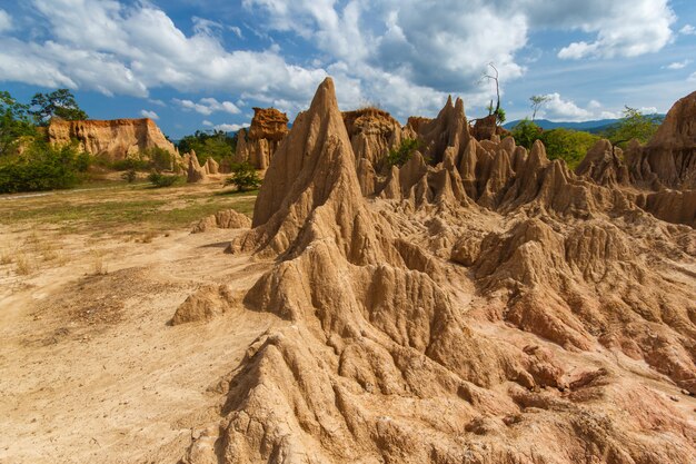 L&#39;erosione del suolo ha prodotto strane forme