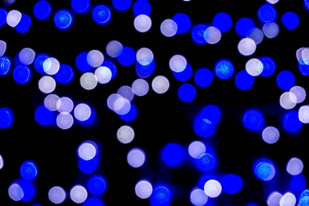 L&#39;estratto dei cerchi ha offuscato e bokeh di illuminazione di riflessione del partito del LED su fondo nero