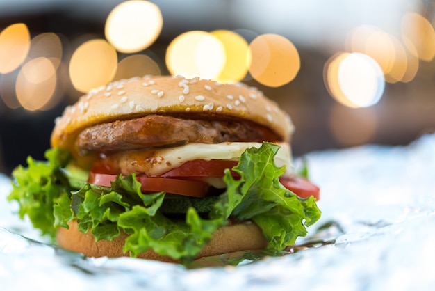 L'hamburger è un fast food nel ristorante fastfood