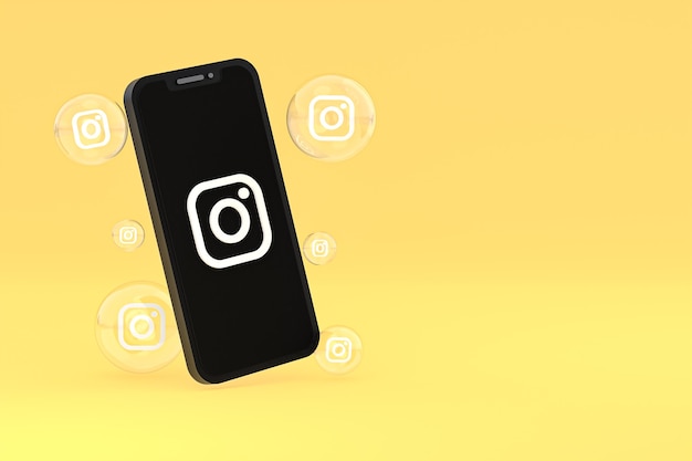 L'icona di Instagram sullo schermo dello smartphone o del cellulare e le reazioni di instagram amano il rendering 3d su sfondo giallo