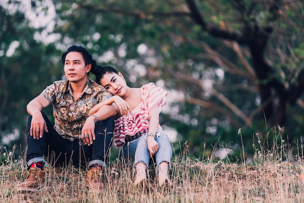 L'immagine della coppia asiatica innamorata si diverte Concetto di persone feliciPopolo della ThailandiaL'amore è tuttoGiorno di San Valentino