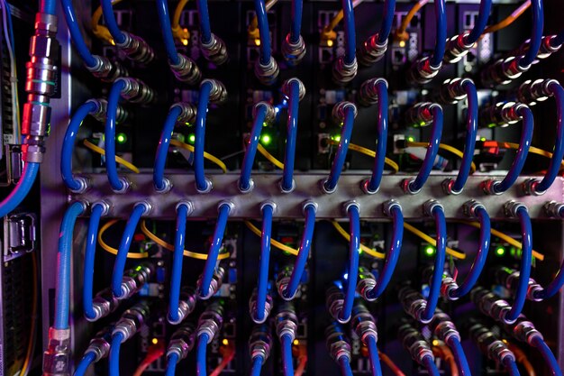 L'immagine di sfondo dei fili blu collegati è stata commutata nell'attrezzatura del server nel server di database