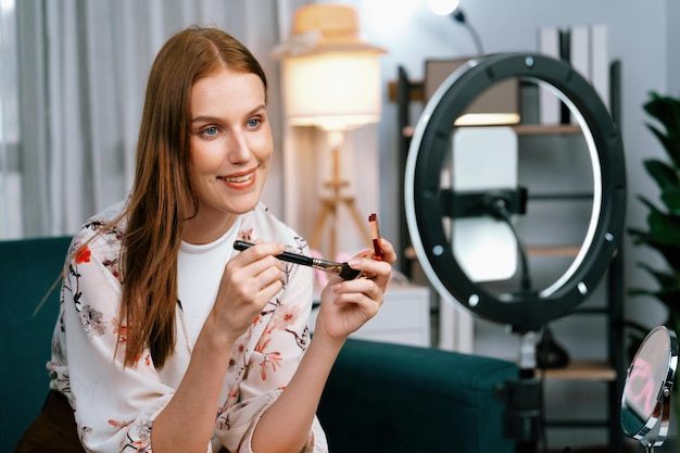 L'influencer donna gira live streaming vlog video recensione trucco estremamente social