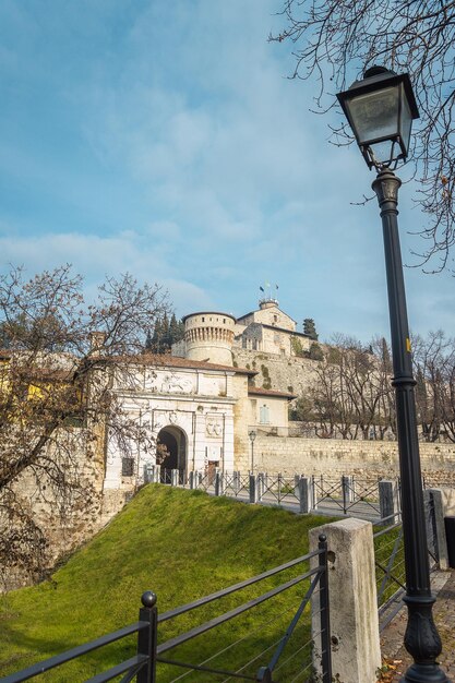 L'ingresso della fortezza medievale di Brescia