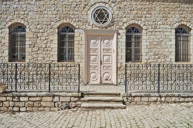 L'ingresso di una sinagoga a Tzfat, in Israele