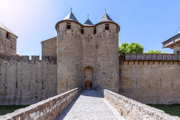 L'ingresso principale dal ponte del castello alla città di Carcassonne