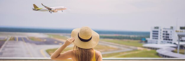 L'inizio del suo viaggio è una bella giovane donna che viaggia con un vestito giallo e una valigia gialla