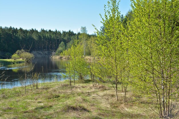 L'inizio di maggio su un fiume protetto