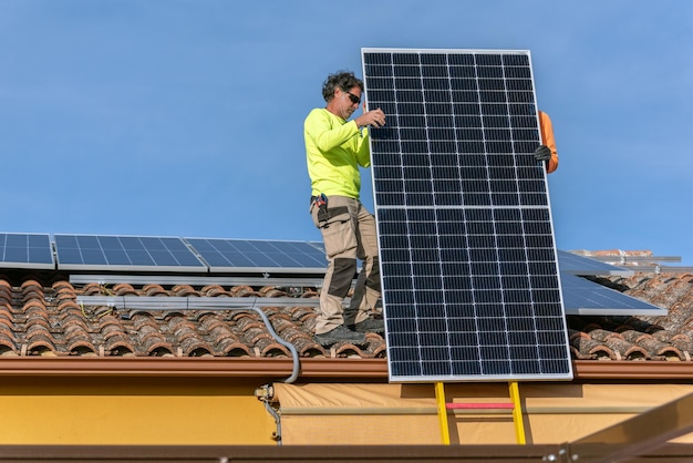 L'installazione di pannelli solari rappresenta un risparmio energetico molto significativo