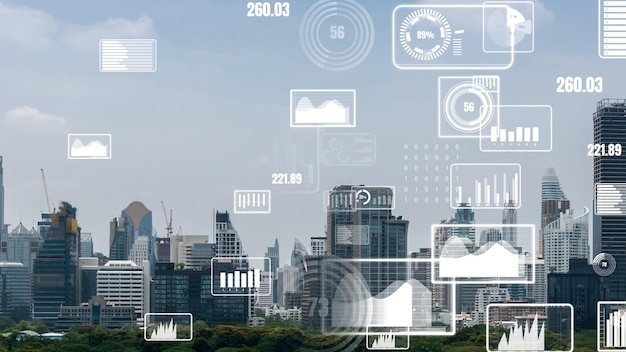 L'interfaccia analitica dei dati aziendali sorvola la città intelligente mostrando il futuro dell'alterazione