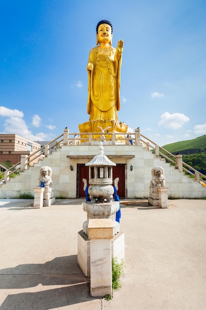 L'International Buddha Park si trova ai piedi della collina Zaisan Tolgoi a Ulaanbaatar, in Mongolia