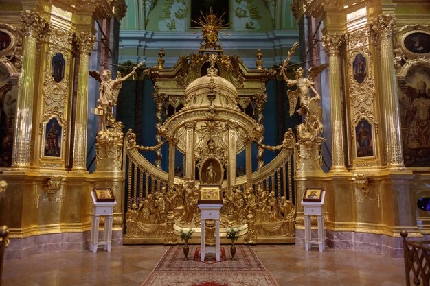 L'interno della cattedrale del vaticano