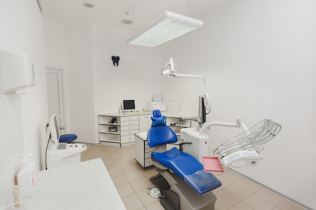 L'interno di uno studio dentistico e attrezzature speciali