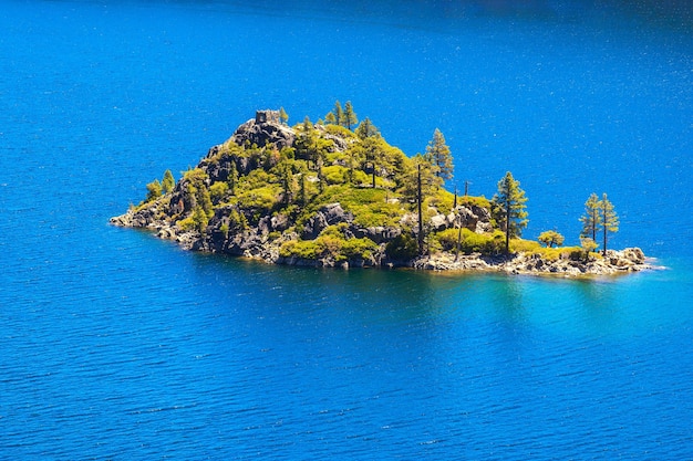 L'isola di Fannette si trova nella baia di smeraldo del lago tahoe in california