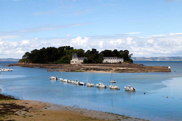 L'isola di Tristan al largo del porto francese di Douarnenez