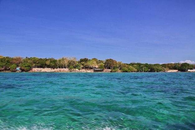 L'isola nella riserva naturale di Rosario nel Mar dei Caraibi vicino a Cartagena, Colombia