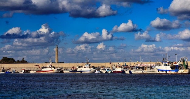 L'Italia, Sicilia, Mar Tirreno, barche da pesca nel porto di S.Vito Lo Capo (Trapani)