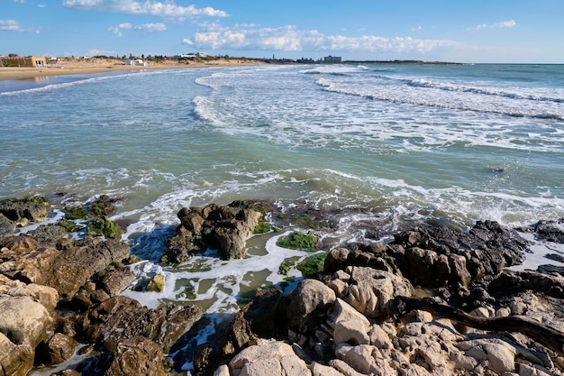 L'Italia, sicilia, Marina di Modica (provincia di Ragusa), Mar Mediterraneo, vista sulla costa rocciosa meridionale orientale della Sicilia