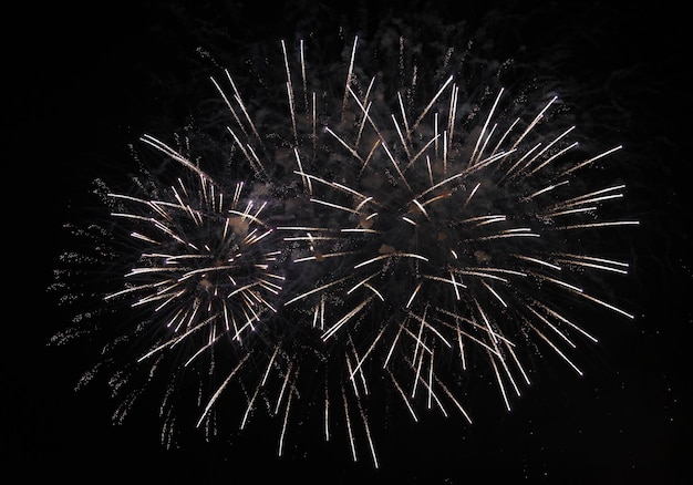 L'Italia, Sicilia, Marina di Ragusa, fuochi d'artificio sulla spiaggia