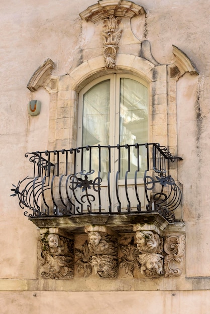 L'Italia, Sicilia, Ragusa, Palazzo Zacco facciata barocca e balcone (monumento Unesco), XVIII secolo.