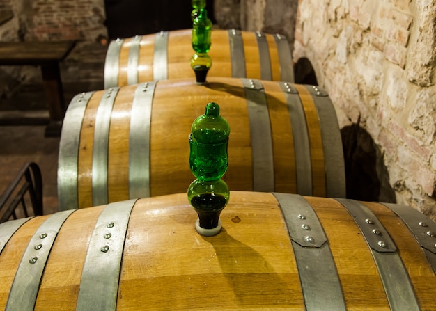 L'Italia, Toscana, vecchia mensa in Val d'Orcia area dedicata alla produzione del vino